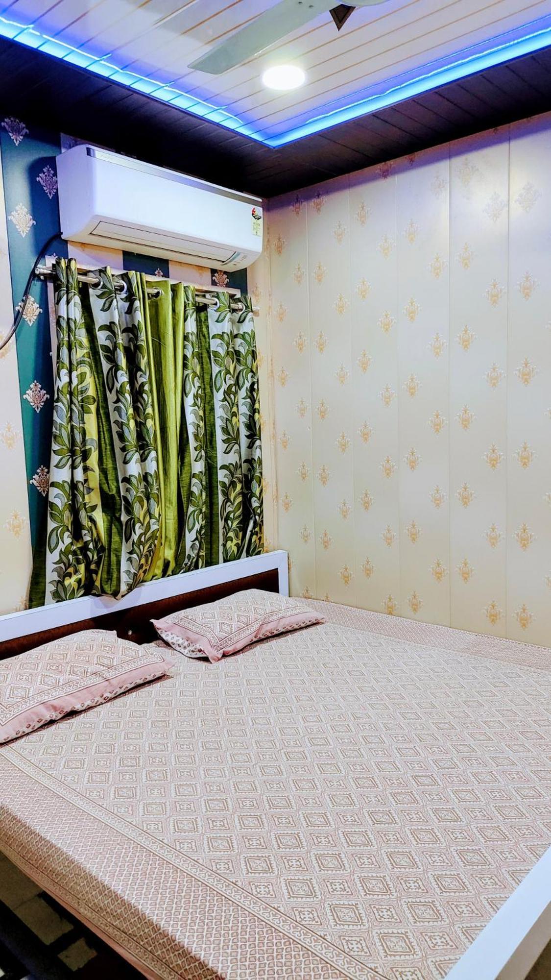 Hotel Raju Homestay Ayodhya 150 Meters From Shree Ram Janmbhoomi Temple 200 Meters From Ayodhya Dham Railway Station Dış mekan fotoğraf
