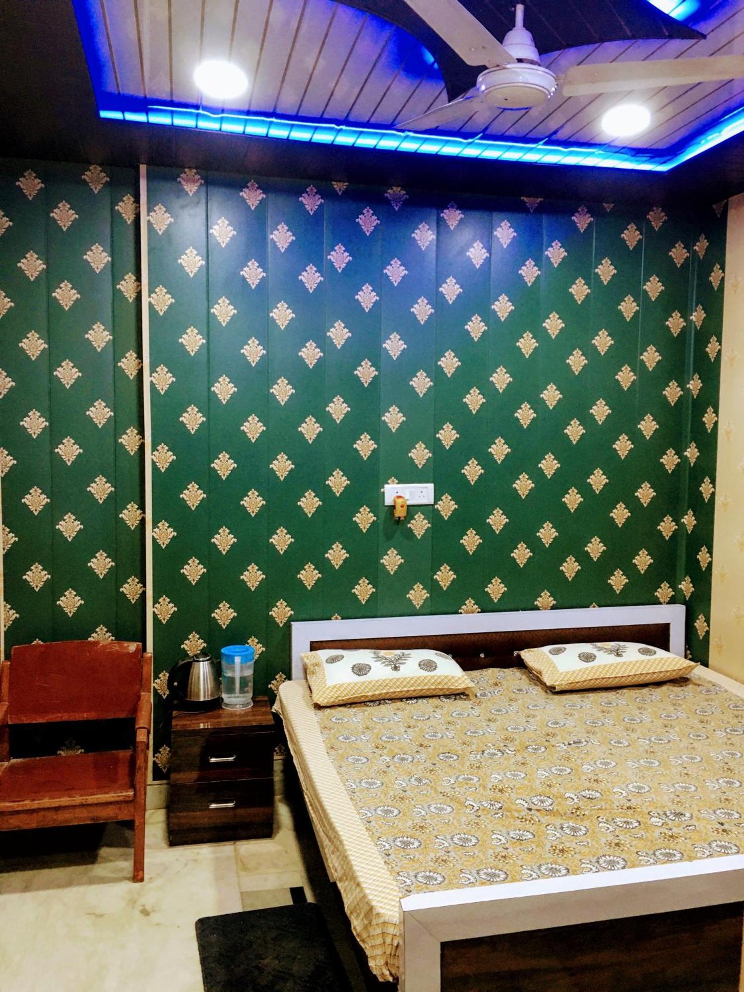 Hotel Raju Homestay Ayodhya 150 Meters From Shree Ram Janmbhoomi Temple 200 Meters From Ayodhya Dham Railway Station Dış mekan fotoğraf