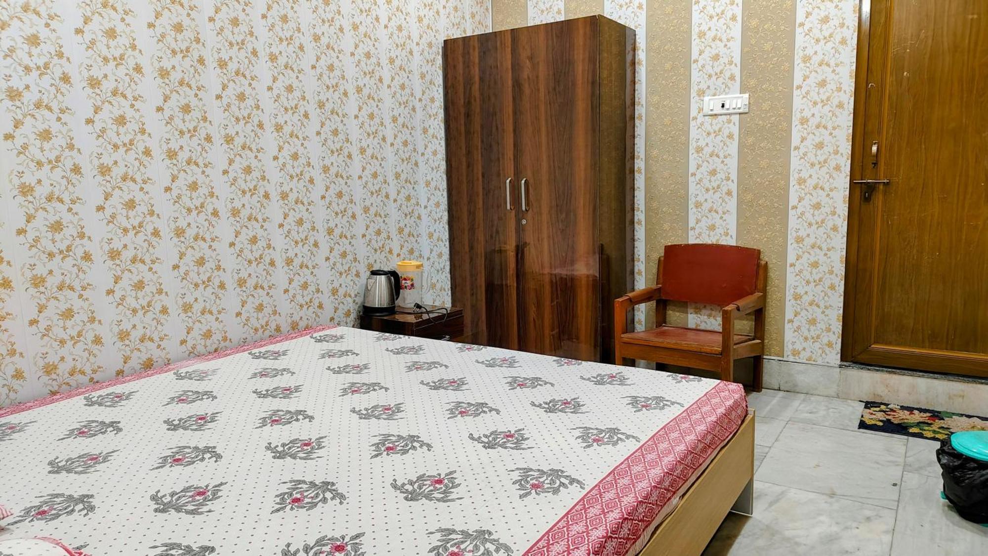 Hotel Raju Homestay Ayodhya 150 Meters From Shree Ram Janmbhoomi Temple 200 Meters From Ayodhya Dham Railway Station Dış mekan fotoğraf