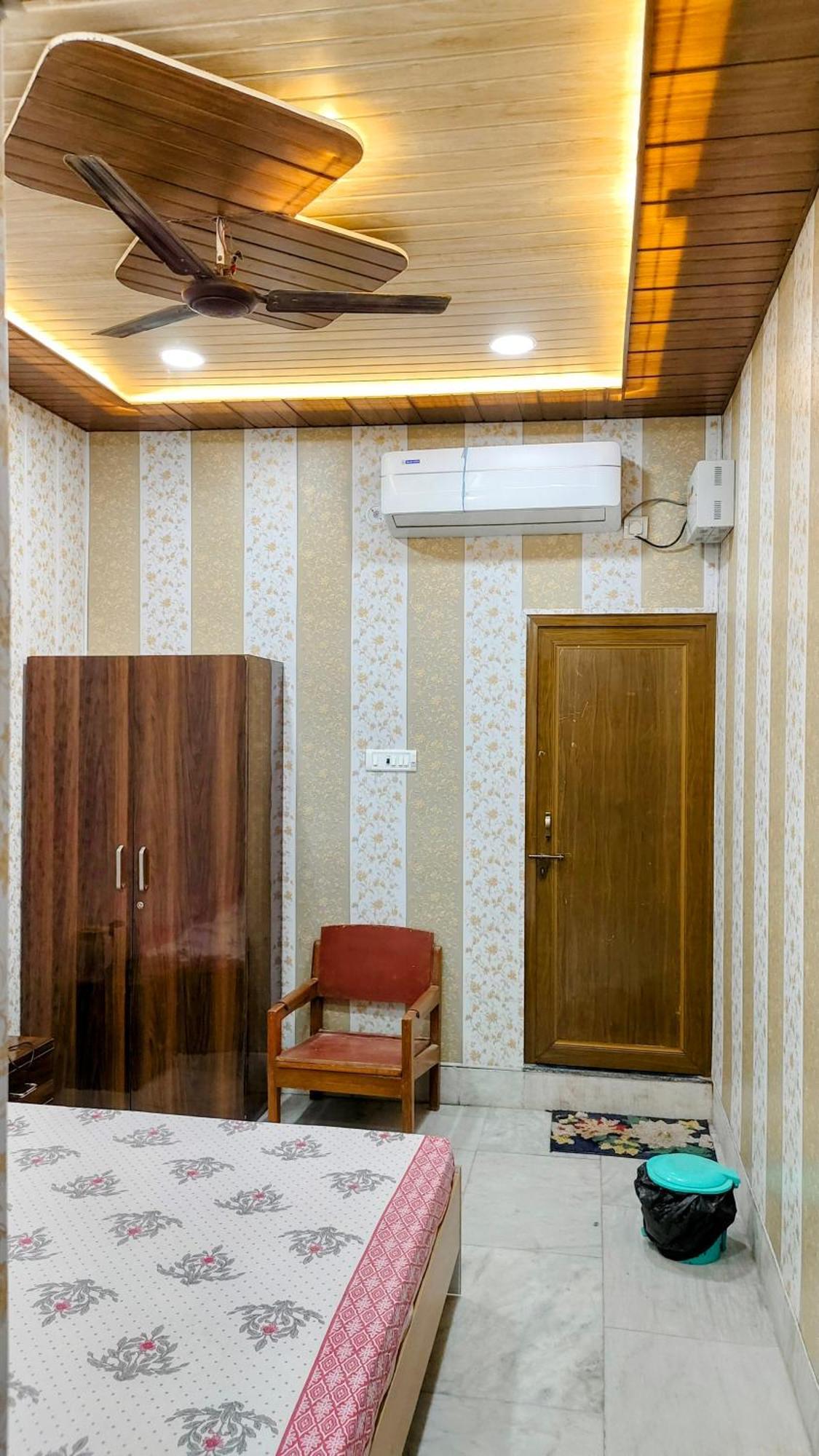 Hotel Raju Homestay Ayodhya 150 Meters From Shree Ram Janmbhoomi Temple 200 Meters From Ayodhya Dham Railway Station Dış mekan fotoğraf