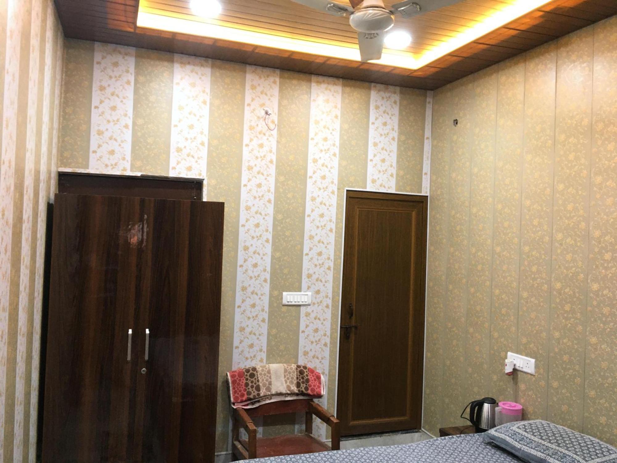 Hotel Raju Homestay Ayodhya 150 Meters From Shree Ram Janmbhoomi Temple 200 Meters From Ayodhya Dham Railway Station Dış mekan fotoğraf