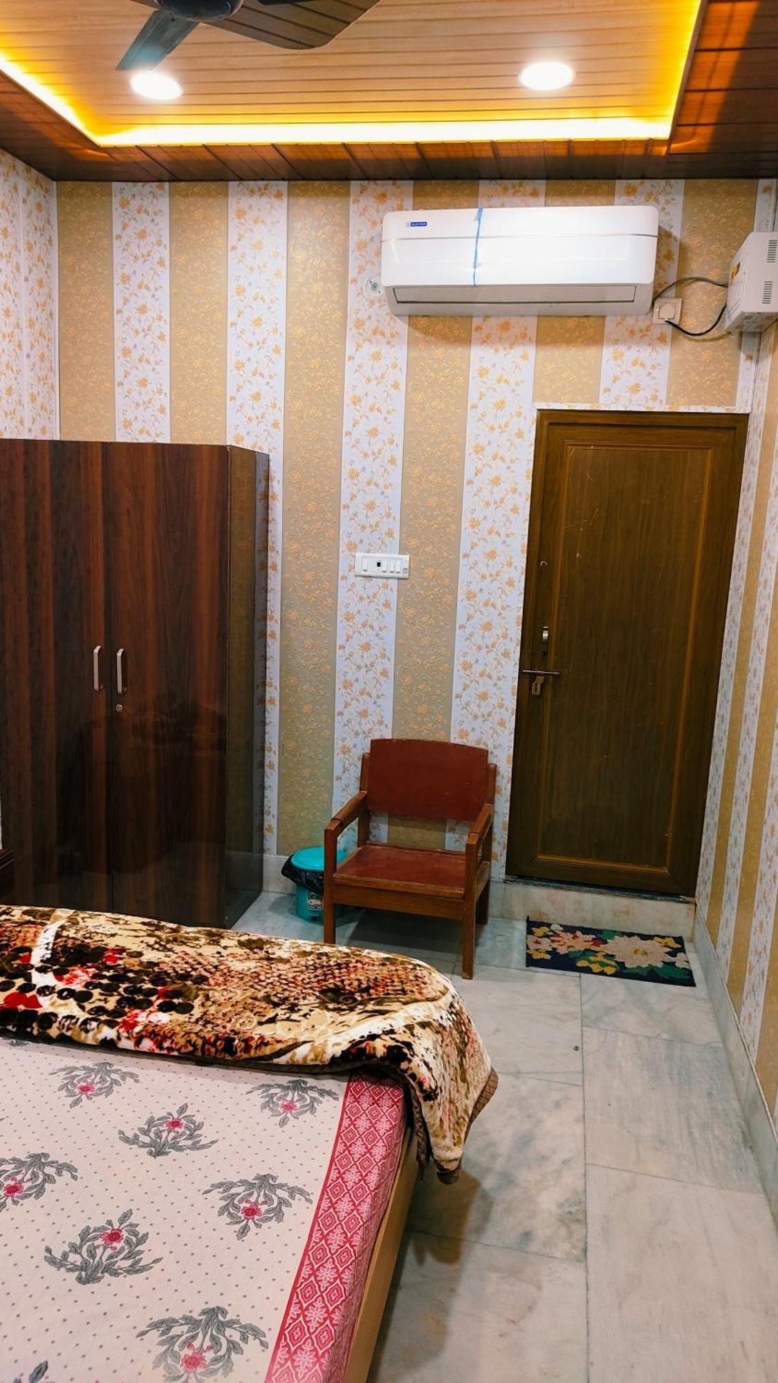 Hotel Raju Homestay Ayodhya 150 Meters From Shree Ram Janmbhoomi Temple 200 Meters From Ayodhya Dham Railway Station Dış mekan fotoğraf