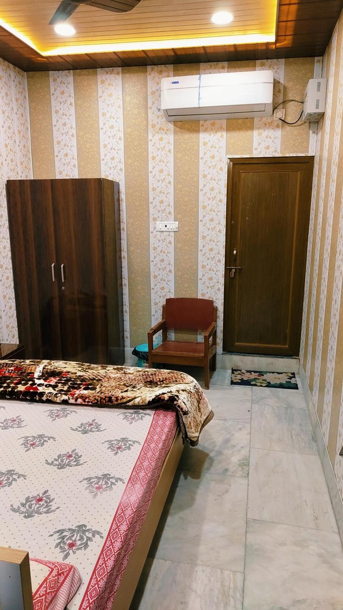 Hotel Raju Homestay Ayodhya 150 Meters From Shree Ram Janmbhoomi Temple 200 Meters From Ayodhya Dham Railway Station Dış mekan fotoğraf
