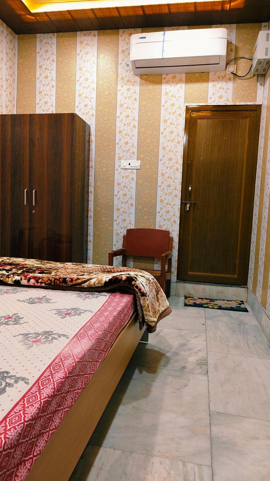Hotel Raju Homestay Ayodhya 150 Meters From Shree Ram Janmbhoomi Temple 200 Meters From Ayodhya Dham Railway Station Dış mekan fotoğraf