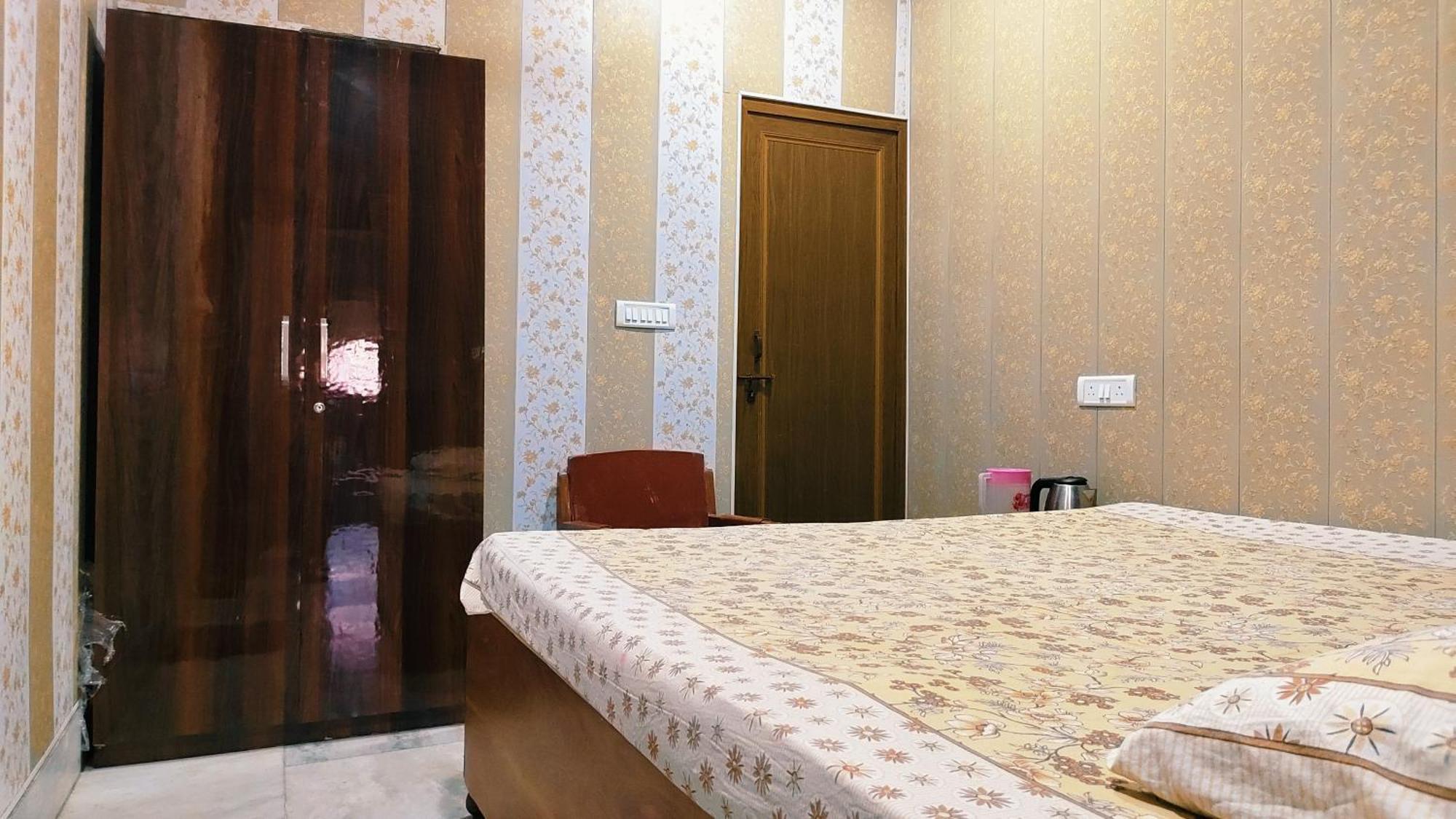 Hotel Raju Homestay Ayodhya 150 Meters From Shree Ram Janmbhoomi Temple 200 Meters From Ayodhya Dham Railway Station Dış mekan fotoğraf