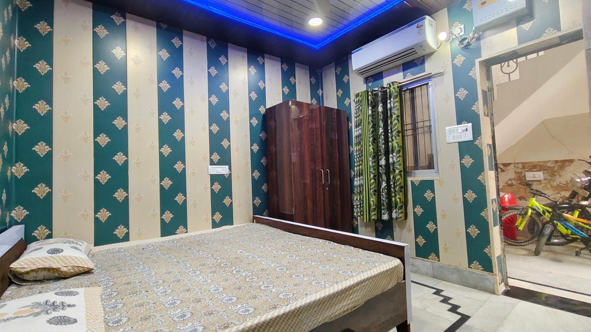 Hotel Raju Homestay Ayodhya 150 Meters From Shree Ram Janmbhoomi Temple 200 Meters From Ayodhya Dham Railway Station Dış mekan fotoğraf
