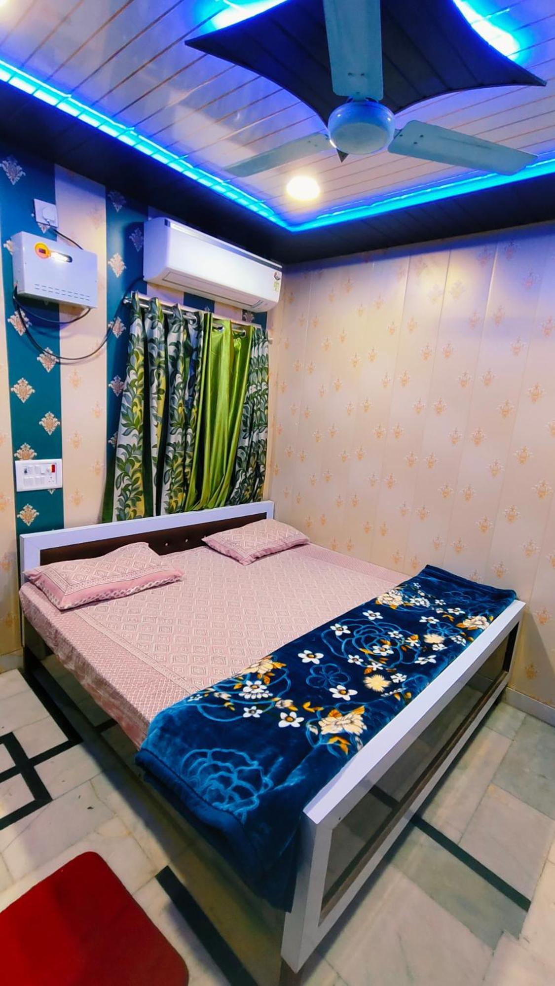 Hotel Raju Homestay Ayodhya 150 Meters From Shree Ram Janmbhoomi Temple 200 Meters From Ayodhya Dham Railway Station Dış mekan fotoğraf