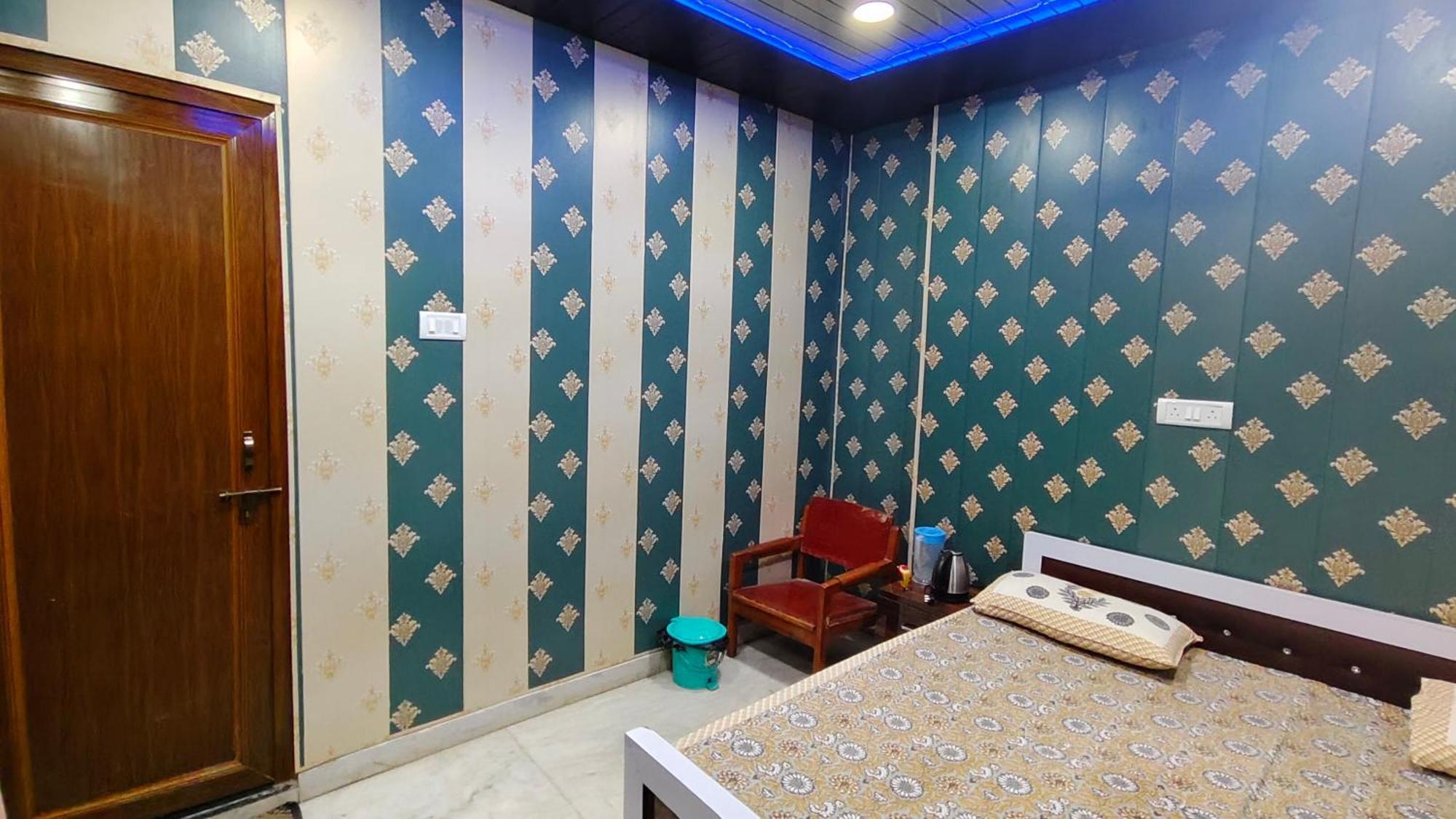 Hotel Raju Homestay Ayodhya 150 Meters From Shree Ram Janmbhoomi Temple 200 Meters From Ayodhya Dham Railway Station Dış mekan fotoğraf