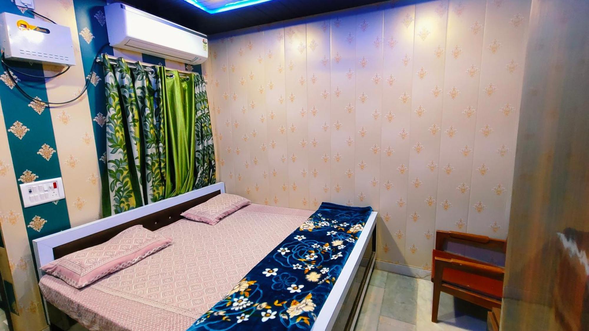 Hotel Raju Homestay Ayodhya 150 Meters From Shree Ram Janmbhoomi Temple 200 Meters From Ayodhya Dham Railway Station Dış mekan fotoğraf