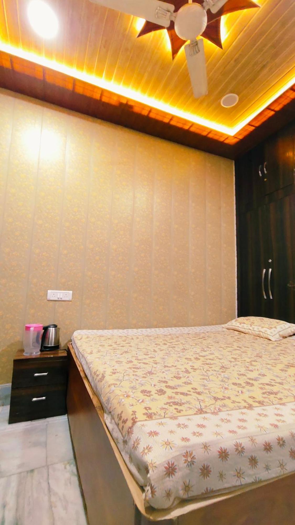 Hotel Raju Homestay Ayodhya 150 Meters From Shree Ram Janmbhoomi Temple 200 Meters From Ayodhya Dham Railway Station Dış mekan fotoğraf