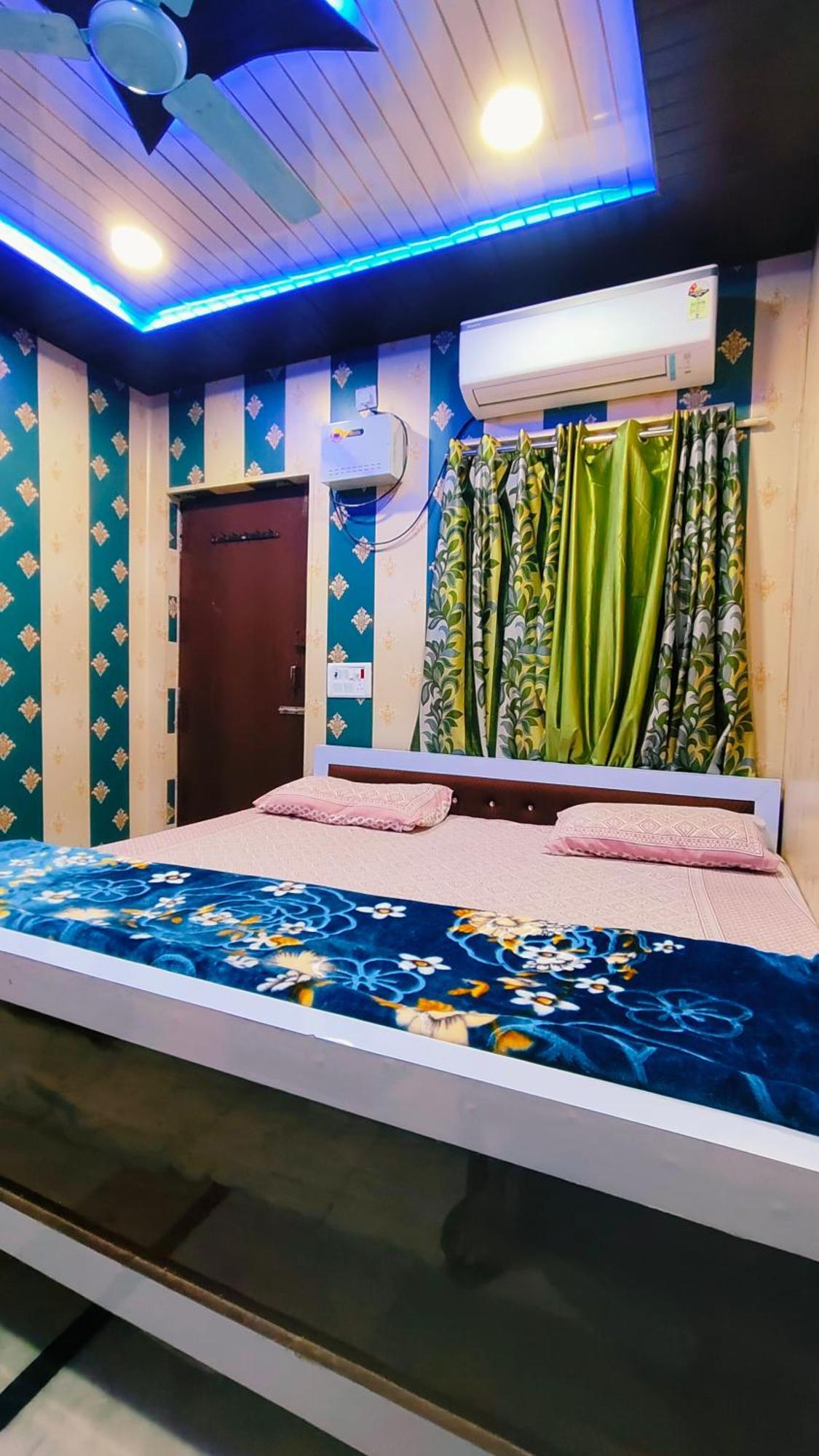 Hotel Raju Homestay Ayodhya 150 Meters From Shree Ram Janmbhoomi Temple 200 Meters From Ayodhya Dham Railway Station Dış mekan fotoğraf